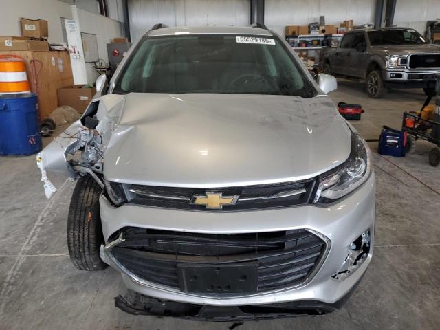  CHEVROLET TRAX 2018 Srebrny