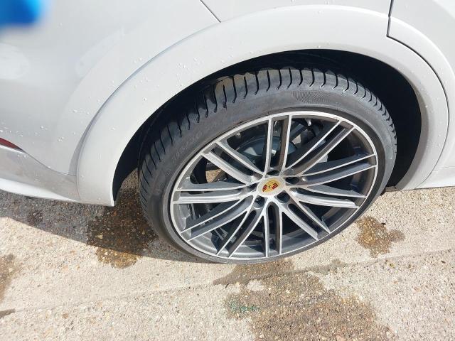 2022 PORSCHE CAYENNE V8