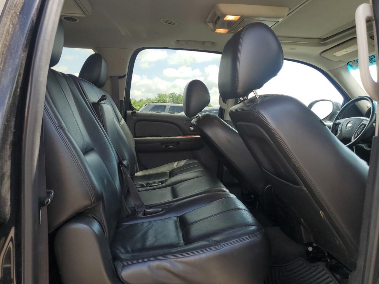 2013 Chevrolet Suburban K1500 Lt VIN: 1GNSKJE70DR147412 Lot: 64301735