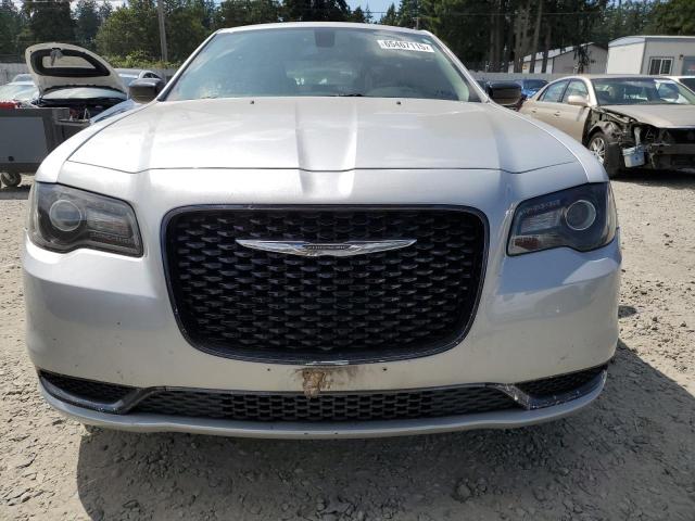  CHRYSLER 300 2019 Srebrny