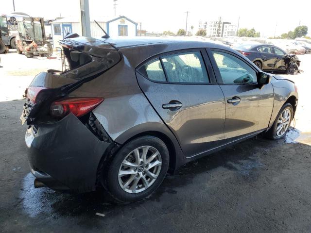  MAZDA 3 2018 Srebrny