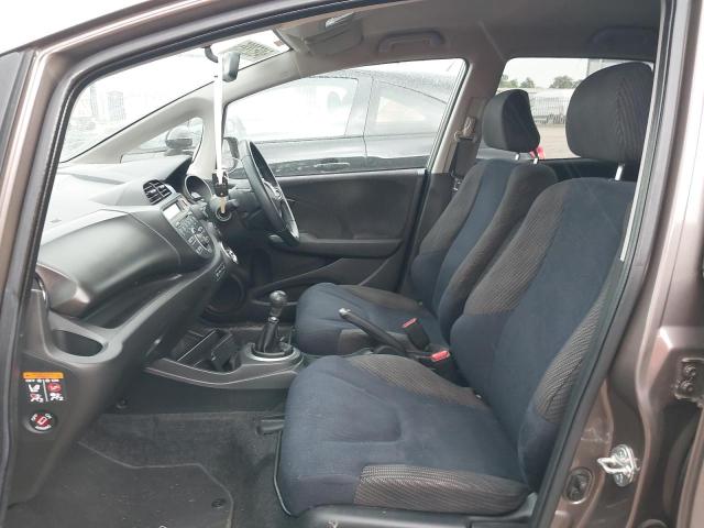 2015 HONDA JAZZ ES +