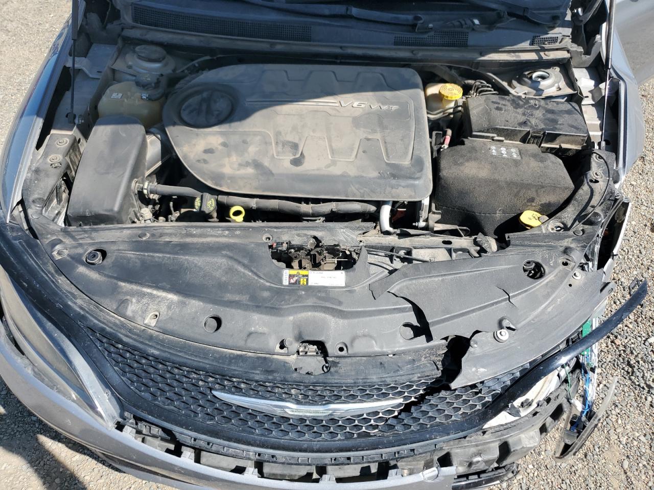 2015 Chrysler 200 S VIN: 1C3CCCDGXFN674038 Lot: 64838195