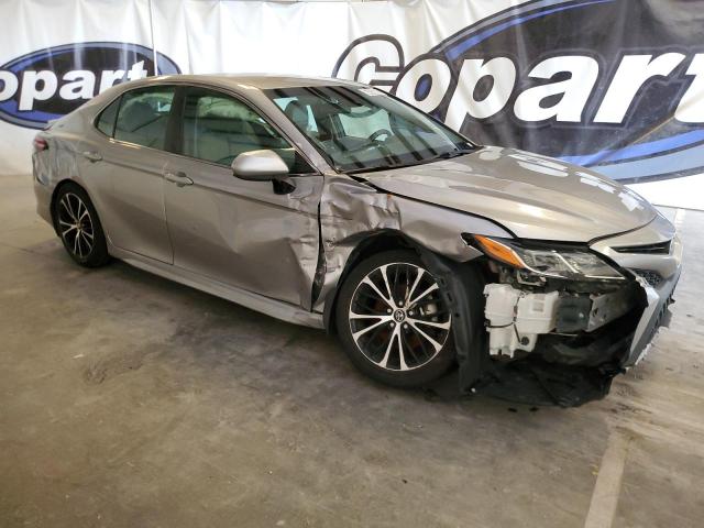  TOYOTA CAMRY 2018 Srebrny