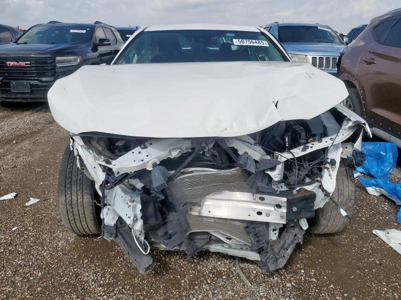  TOYOTA CAMRY 2022 Белый