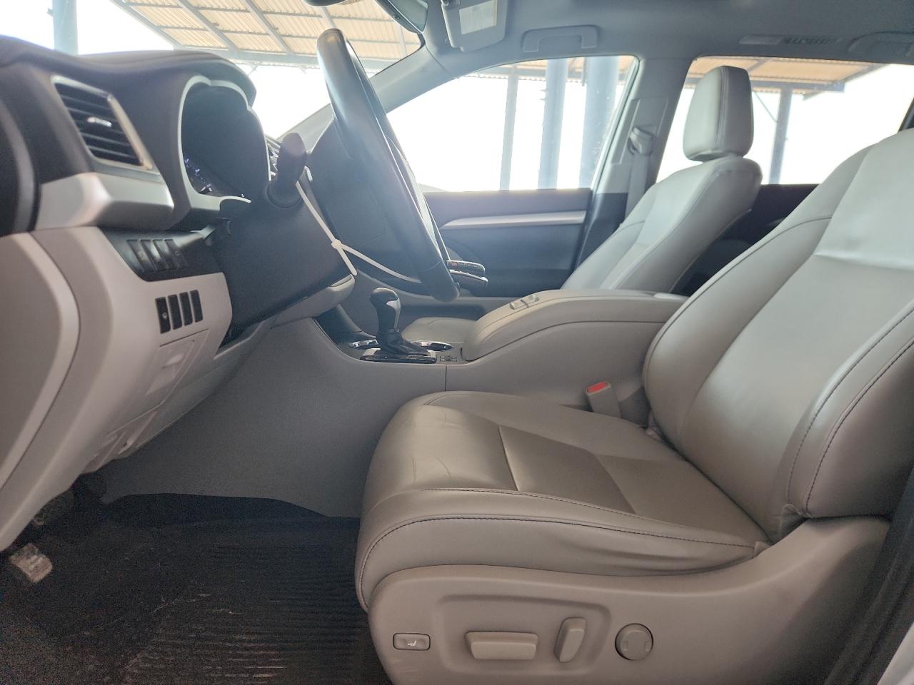 2019 Toyota Highlander Se VIN: 5TDJZRFH1KS956941 Lot: 64251245