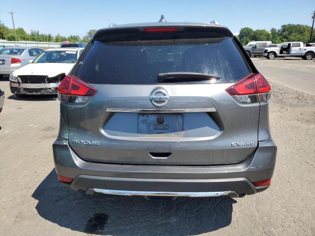  NISSAN ROGUE 2018 Srebrny