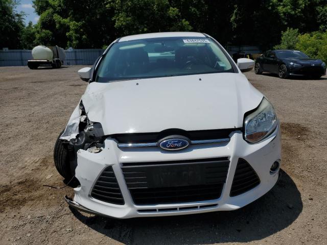 Sedans FORD FOCUS 2014 Biały