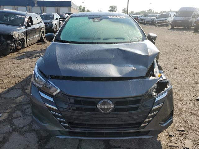  NISSAN VERSA 2024 Серый