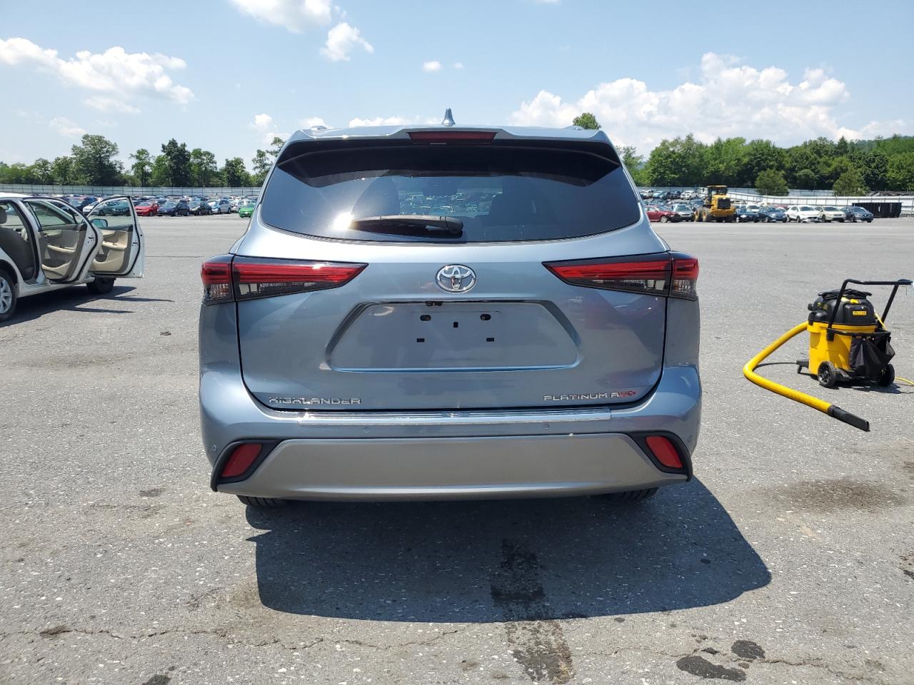2022 Toyota Highlander Platinum VIN: 5TDFZRBH0NS184710 Lot: 63289135