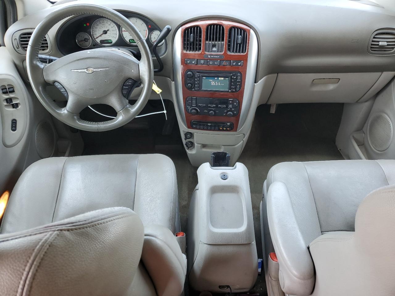 2005 Chrysler Town & Country Limited VIN: 2C4GP64L65R433546 Lot: 64331105