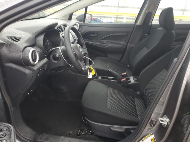 NISSAN VERSA 2024 Szary