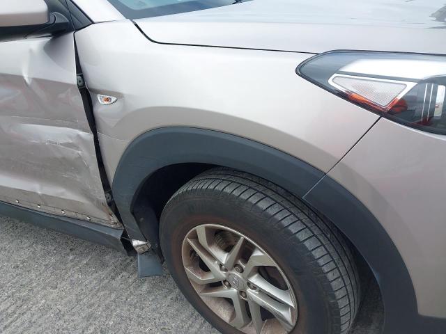 2017 HYUNDAI TUCSON S B