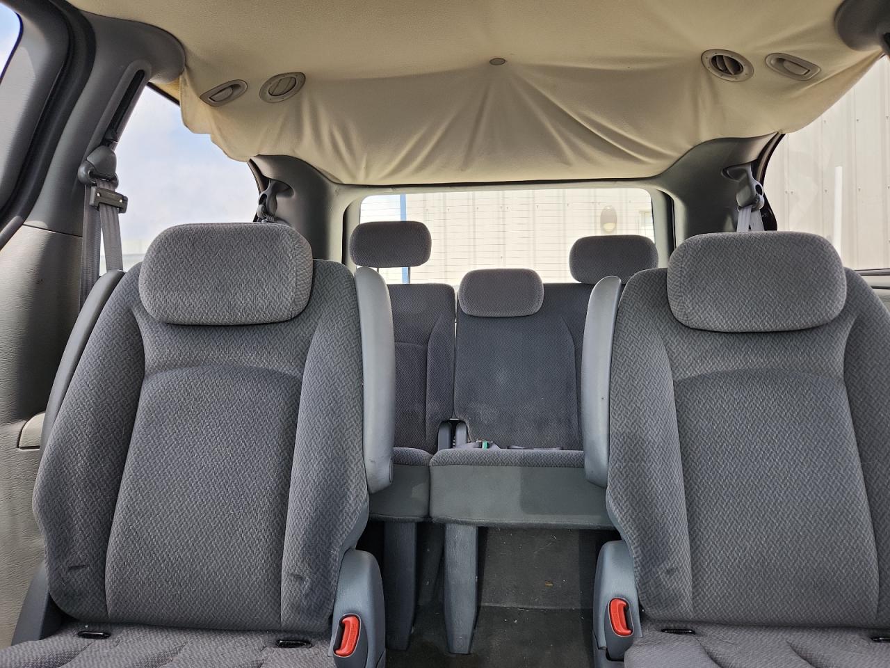 2005 Chrysler Town & Country Lx VIN: 2C4GP44R45R151088 Lot: 63684665
