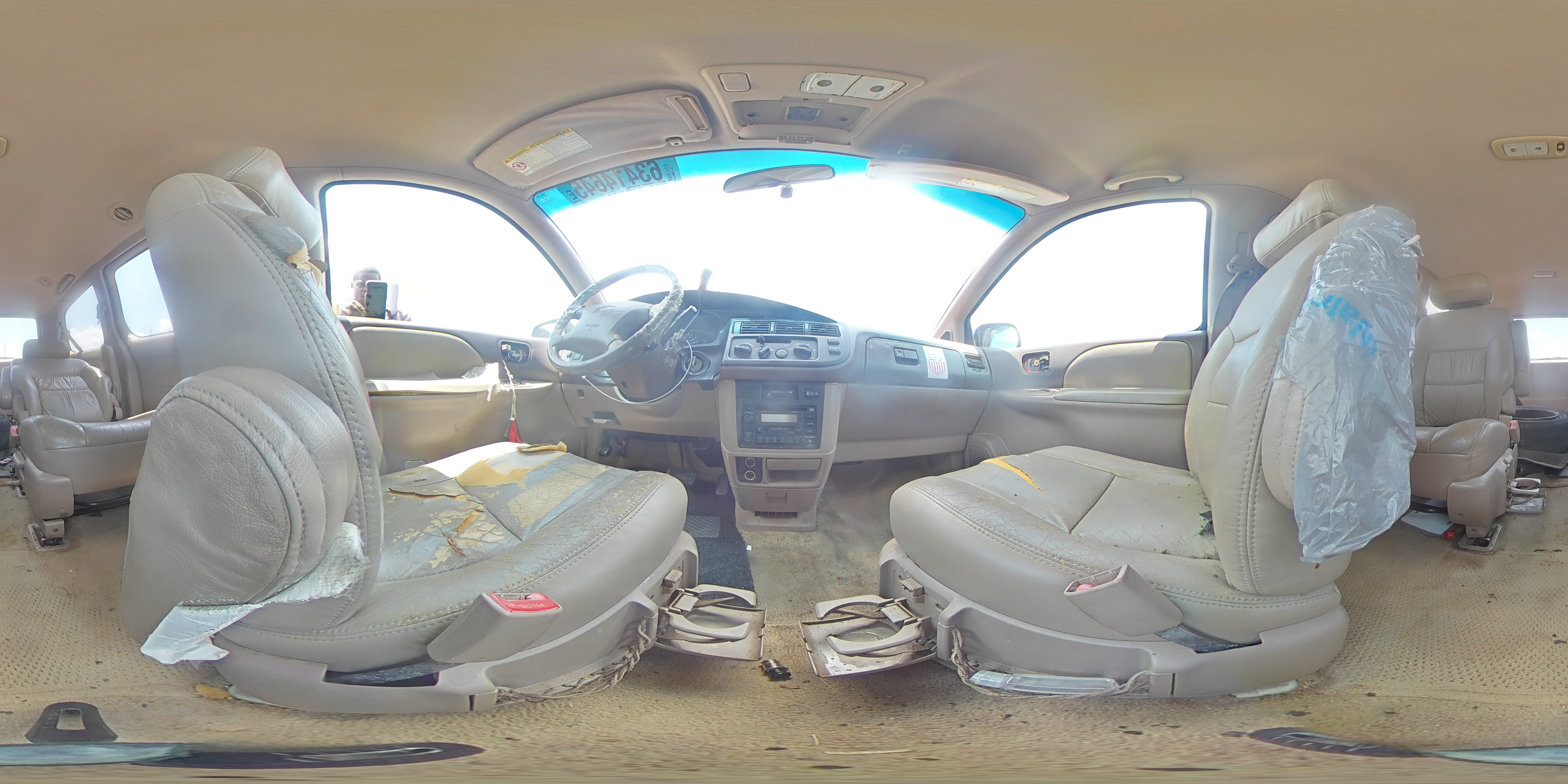 1998 Toyota Sienna Le VIN: 4T3ZF13C5WU010108 Lot: 63414645