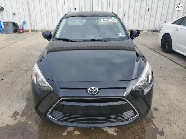  TOYOTA YARIS 2016 Czarny
