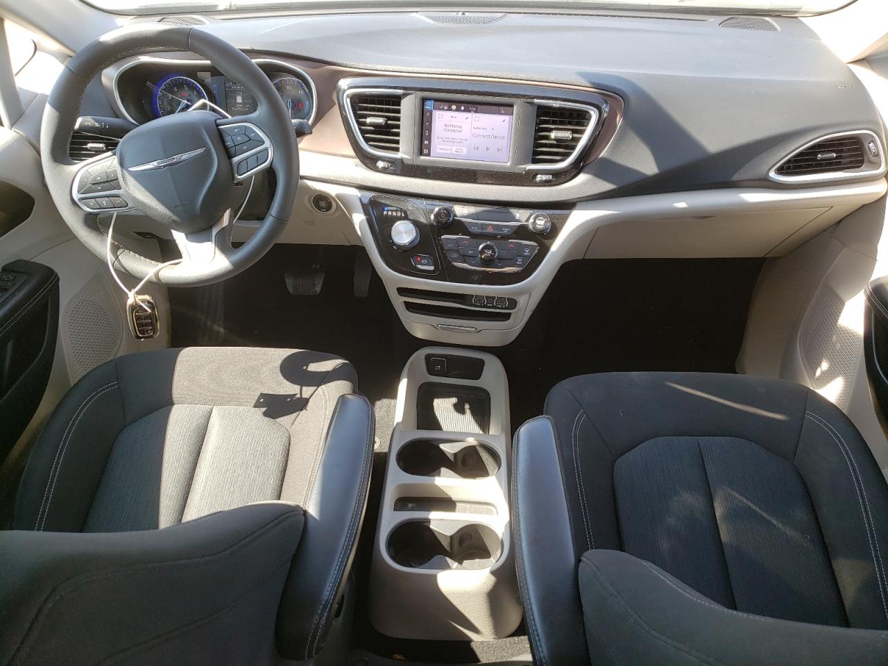 2c4rc1cg3nr208903 2C4RC1CG3NR208903 2022 Chrysler Voyager Lx