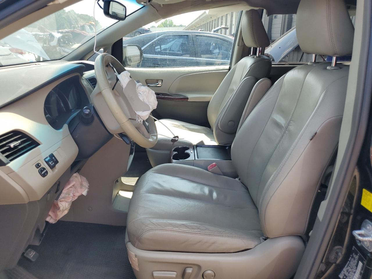 2011 Toyota Sienna Xle VIN: 5TDYK3DC6BS061906 Lot: 64400155