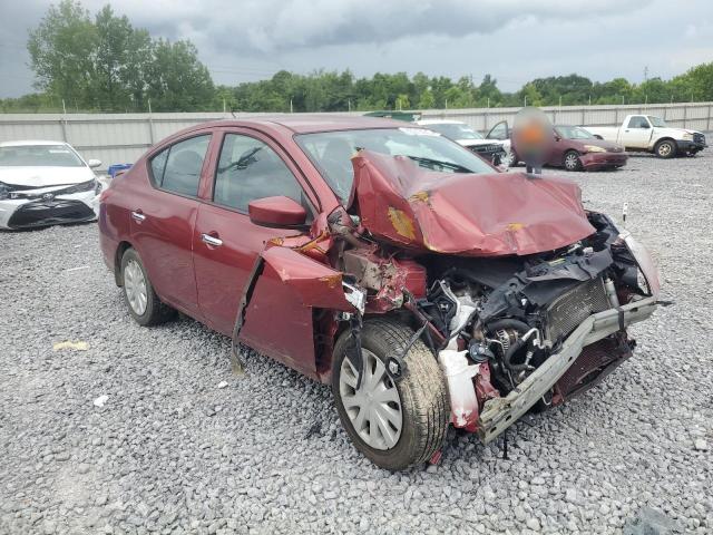  NISSAN VERSA 2018 Czerwony