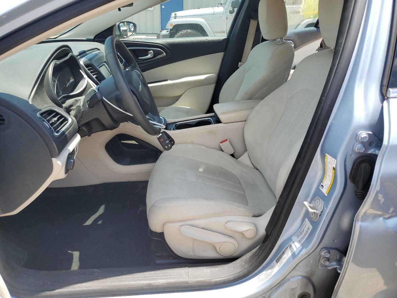 2015 Chrysler 200 Limited VIN: 1C3CCCABXFN677692 Lot: 64976185