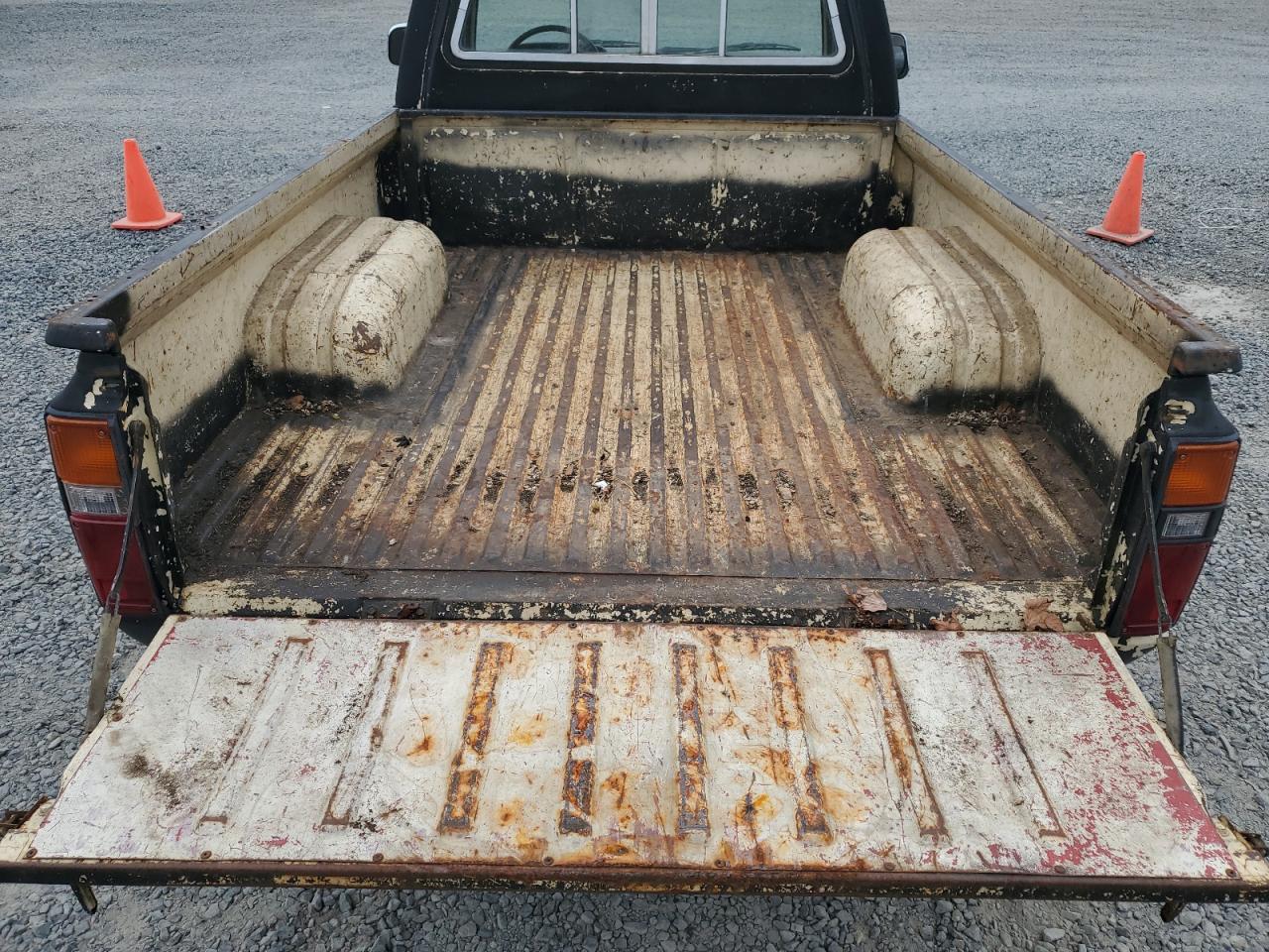 1983 Toyota Pickup 1/2 Ton Rn34 VIN: JT4RN34R1D0089716 Lot: 64086115