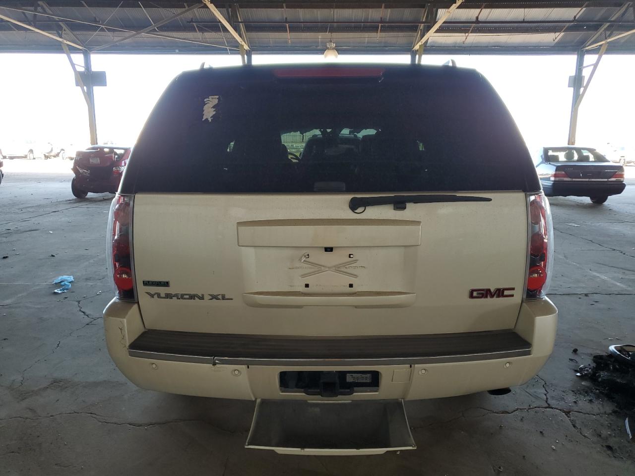 2011 GMC Yukon Xl Denali VIN: 1GKS2MEF1BR186724 Lot: 67145065