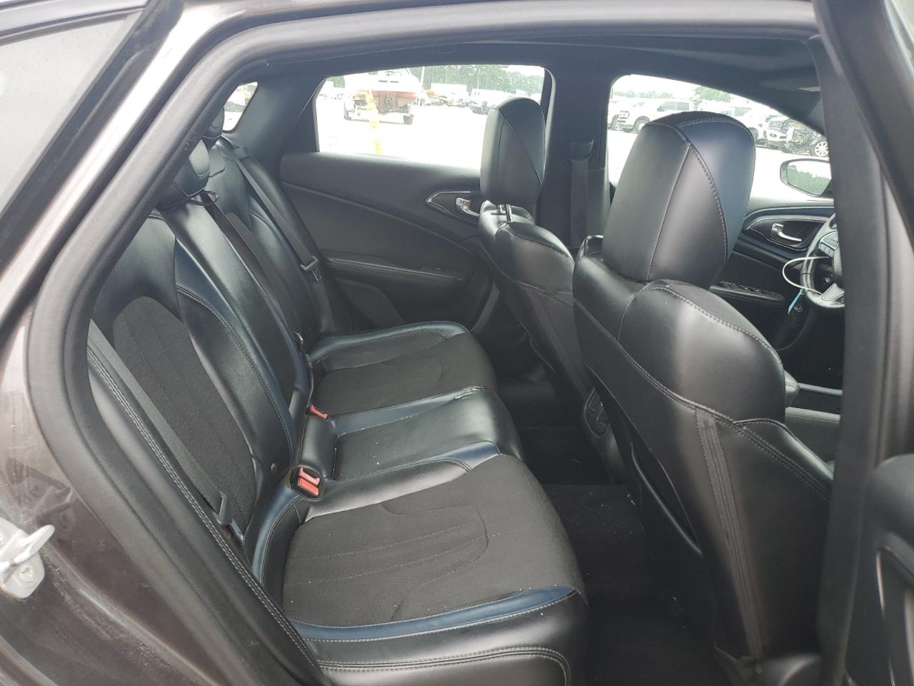 2015 Chrysler 200 S VIN: 1C3CCCBG2FN551269 Lot: 65673725