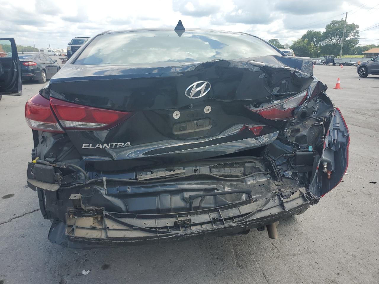 2018 Hyundai Elantra Sel VIN: 5NPD84LF2JH390038 Lot: 65600965
