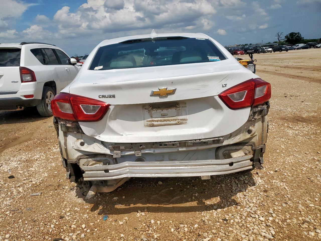 2019 Chevrolet Cruze Lt VIN: 1G1BE5SM9K7140123 Lot: 64451085
