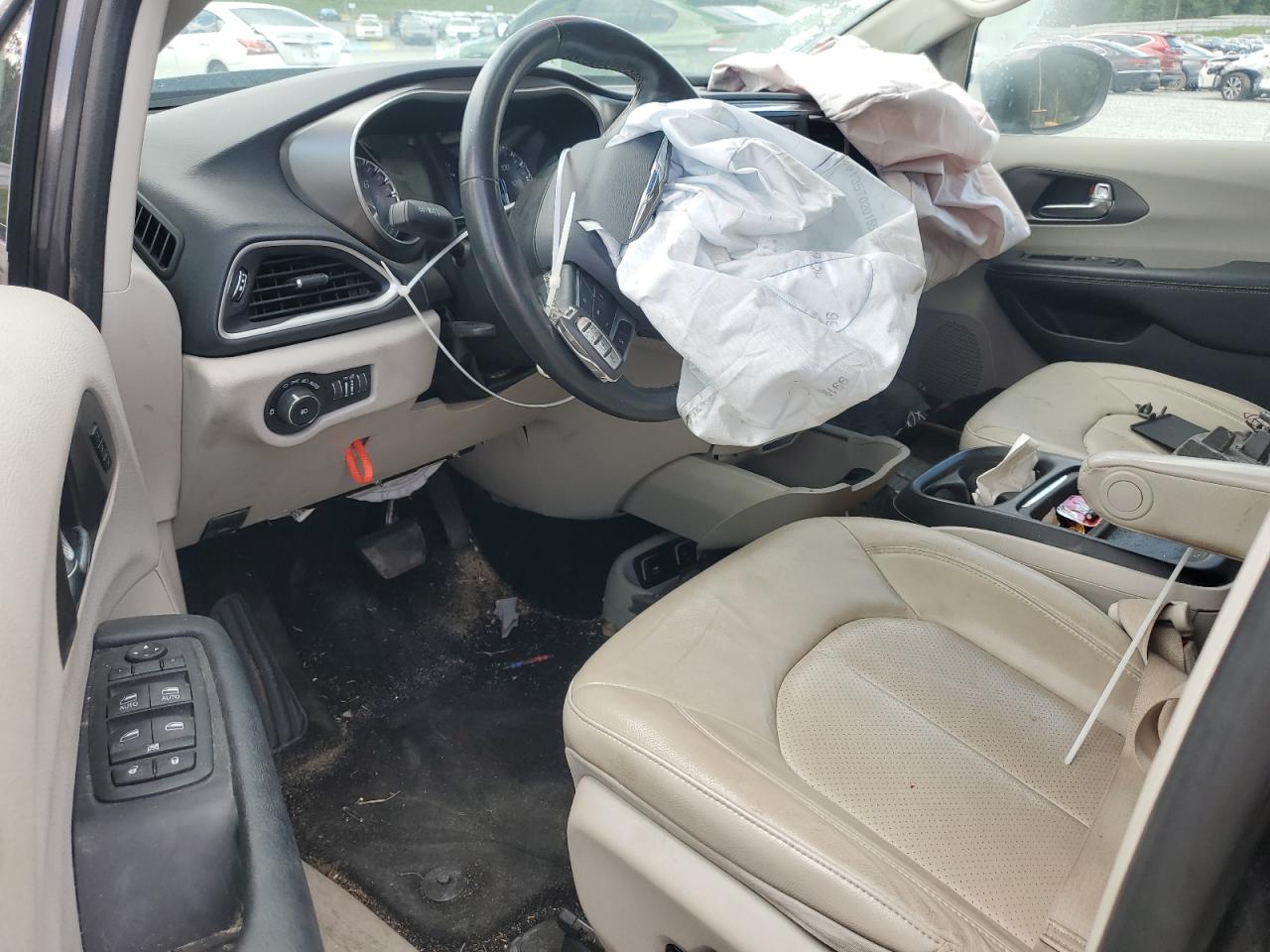 2020 Chrysler Pacifica Touring L VIN: 2C4RC1BG4LR223523 Lot: 66622825