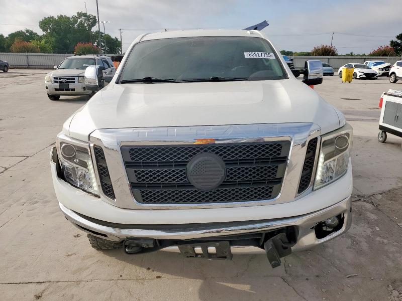  NISSAN TITAN 2017 Белы