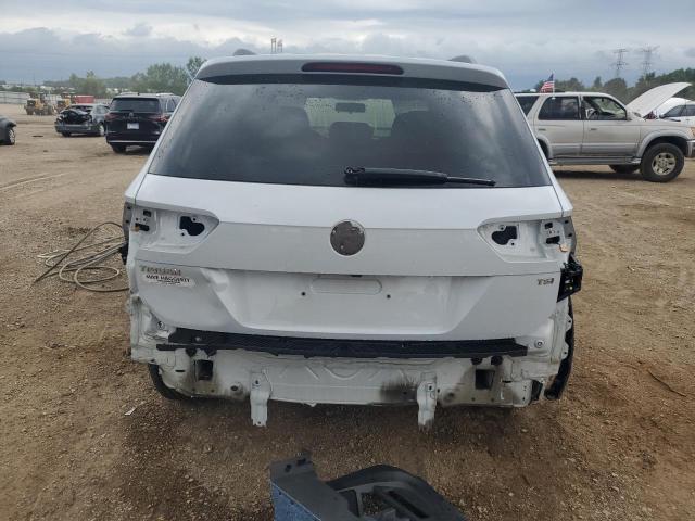  VOLKSWAGEN TIGUAN 2018 Серый