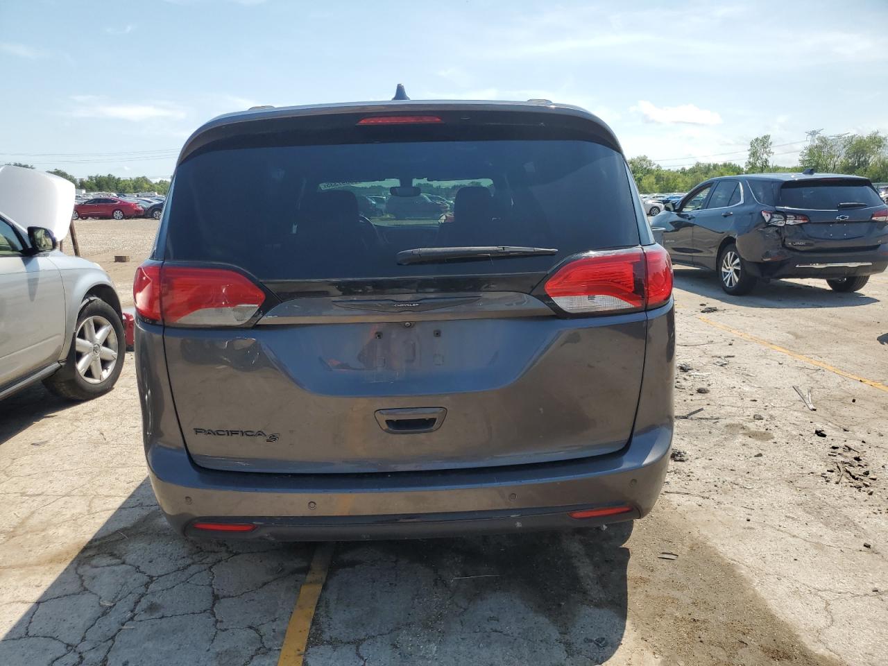 2018 Chrysler Pacifica Touring L VIN: 2C4RC1BG8JR362437 Lot: 66597335