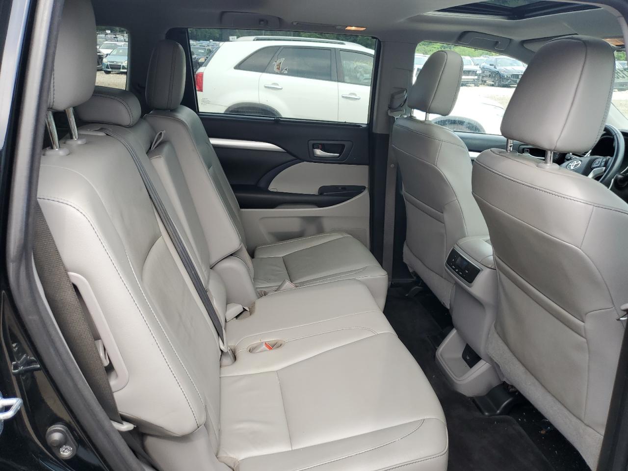 2016 Toyota Highlander Xle VIN: 5TDJKRFH0GS311810 Lot: 65597155