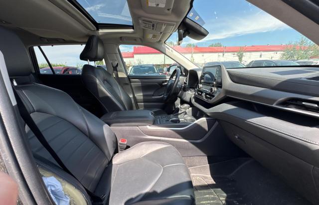 2022 TOYOTA HIGHLANDER XLE  