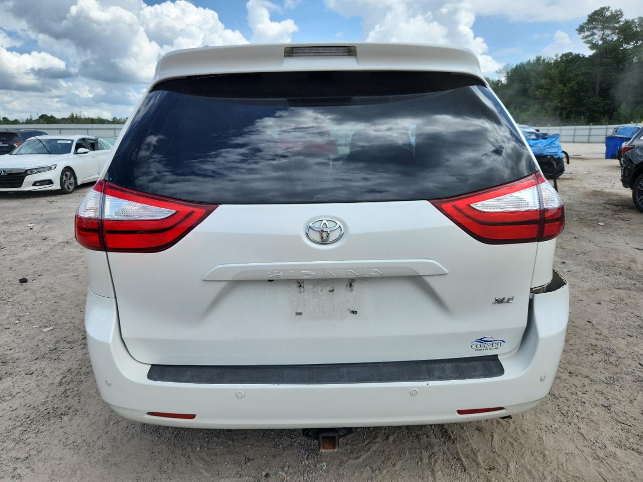 2015 Toyota Sienna Xle VIN: 5TDYK3DCXFS687531 Lot: 64926475