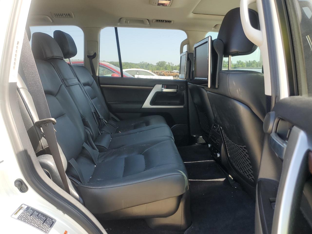 2016 Toyota Land Cruiser VIN: JTMCY7AJ6G4036588 Lot: 63081035
