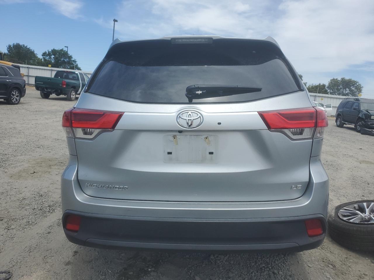2019 Toyota Highlander Le VIN: 5TDZZRFHXKS335782 Lot: 63427845