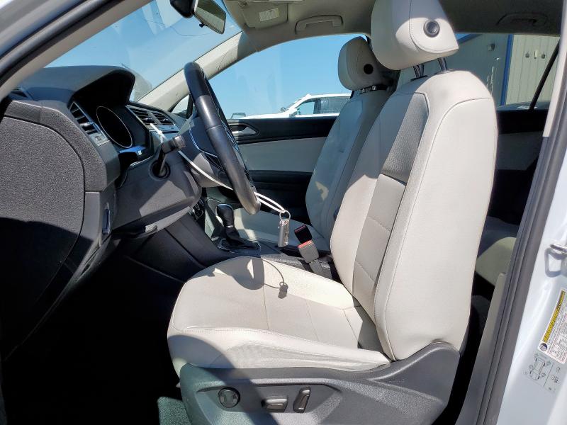  VOLKSWAGEN TIGUAN 2019 Серебристый