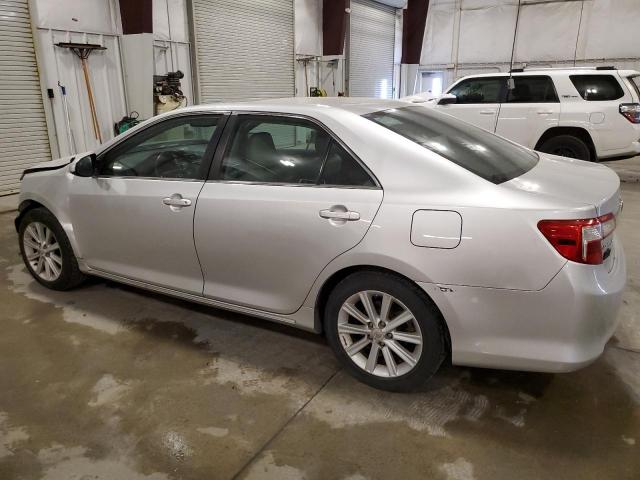 Sedans TOYOTA CAMRY 2012 Srebrny