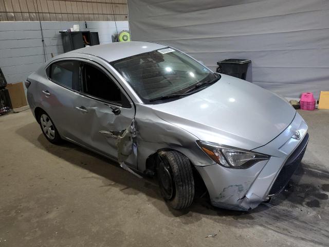  TOYOTA YARIS 2019 Srebrny