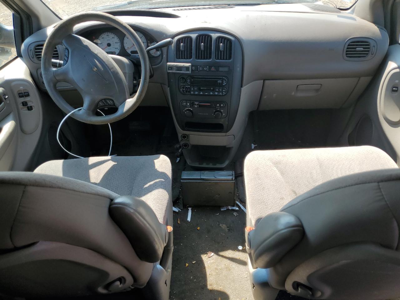 2002 Chrysler Voyager Lx VIN: 1C8GJ45332B692864 Lot: 64790545