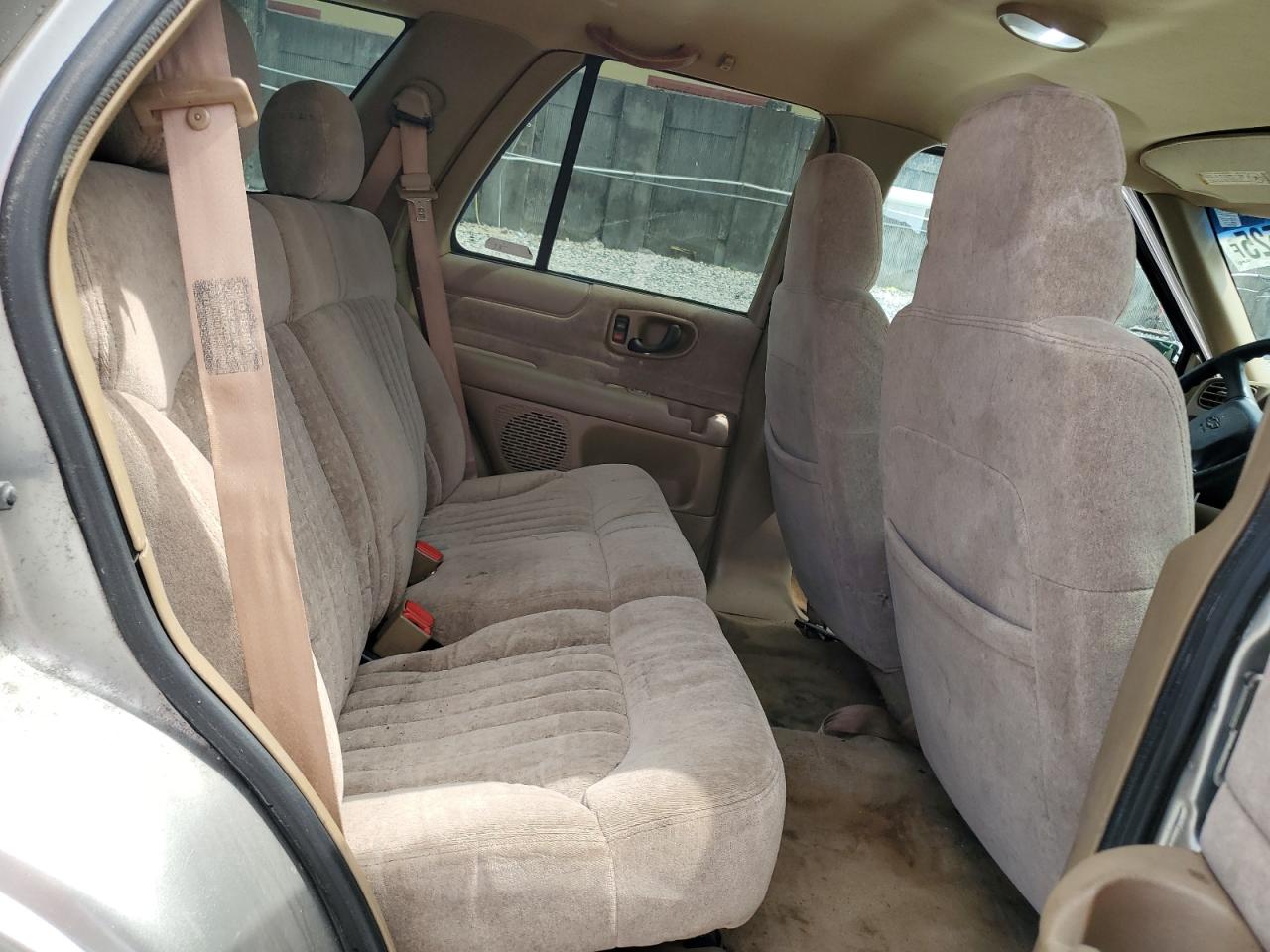 1gncs13w2y2395156 1GNCS13W2Y2395156 2000 Chevrolet Blazer
