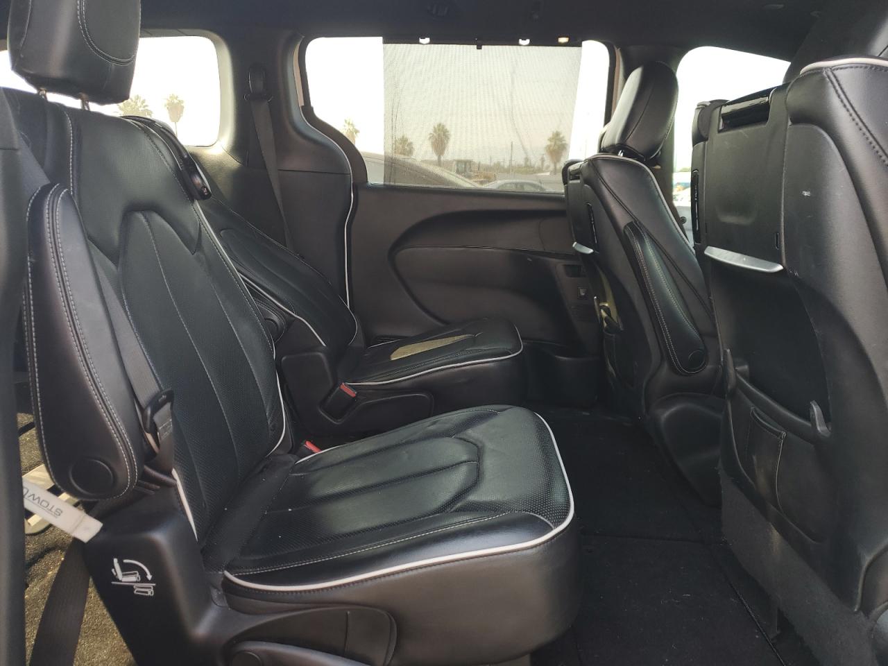2018 Chrysler Pacifica Limited VIN: 2C4RC1GG2JR260947 Lot: 64089585