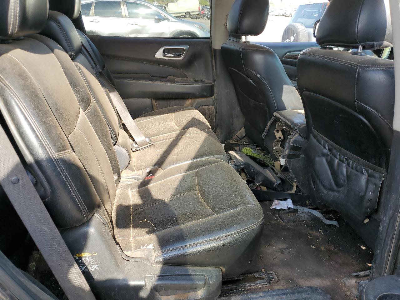 2015 Nissan Pathfinder S VIN: 5N1AR2MM5FC715989 Lot: 64477975