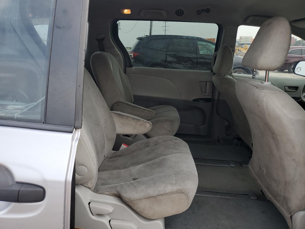 2011 Toyota Sienna Base VIN: 5TDKA3DC7BS002582 Lot: 65008045