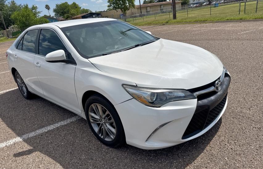 Sedans TOYOTA CAMRY 2016 Biały