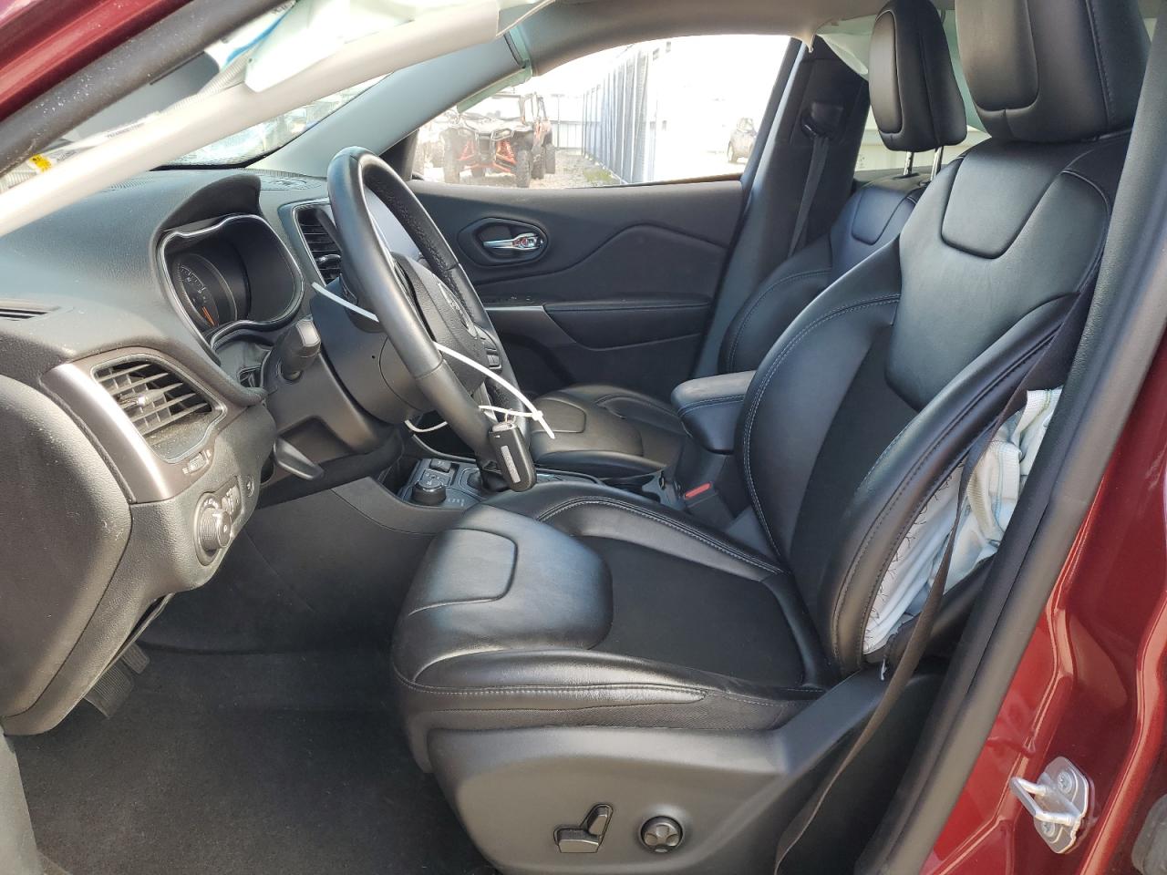2019 Jeep Cherokee Latitude Plus VIN: 1C4PJMLX2KD398660 Lot: 65097025