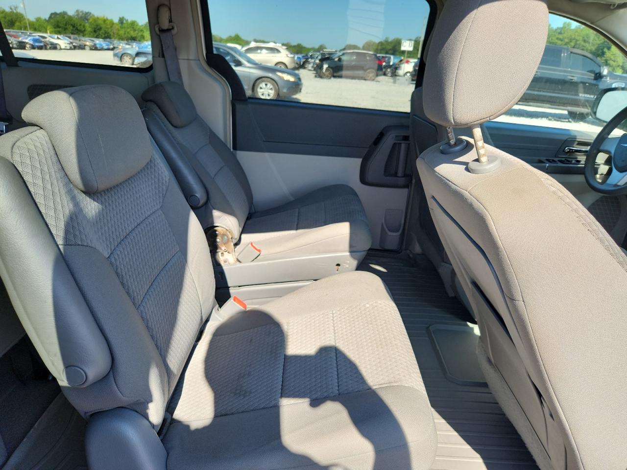 2008 Chrysler Town & Country Lx VIN: 2A8HR44H88R792375 Lot: 64259565