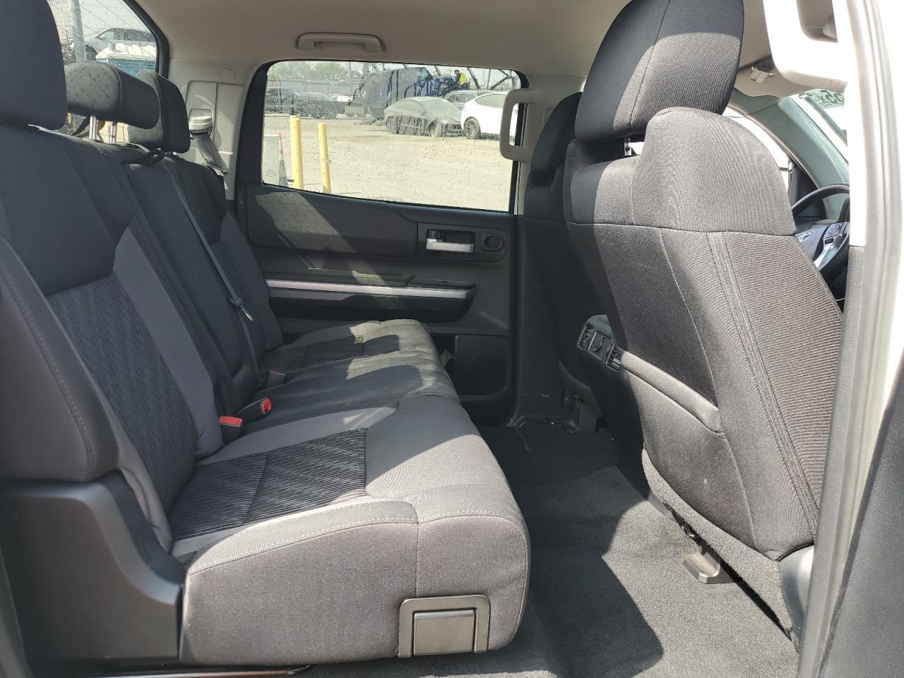 2017 Toyota Tundra Crewmax Sr5 VIN: 5TFEY5F15HX219941 Lot: 63313655
